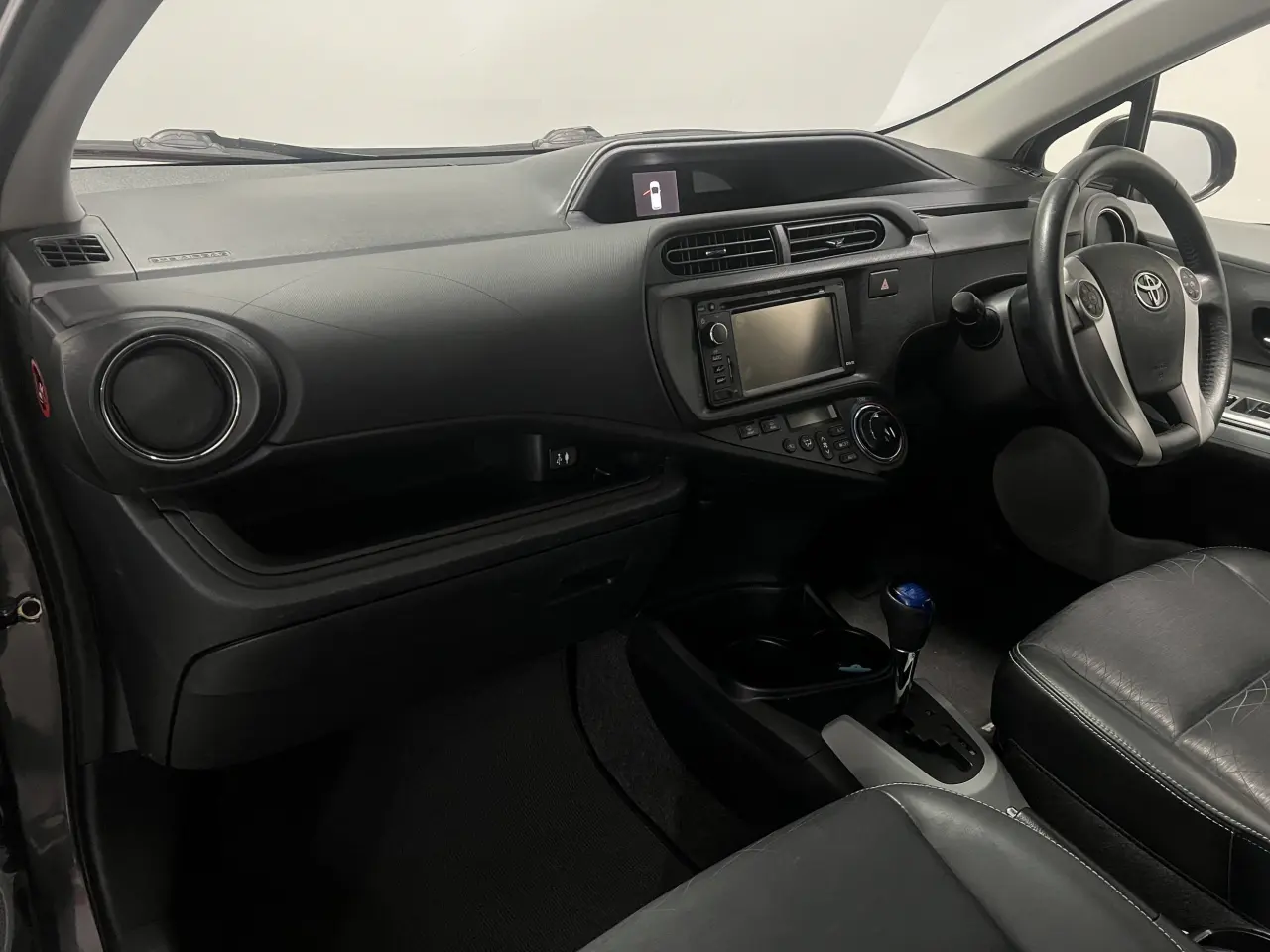 2013 TOYOTA PRIUS-C Gallery Image 15