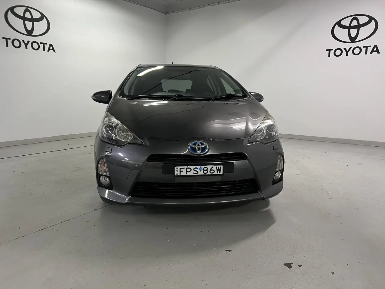 2013 TOYOTA PRIUS-C Gallery Image 2