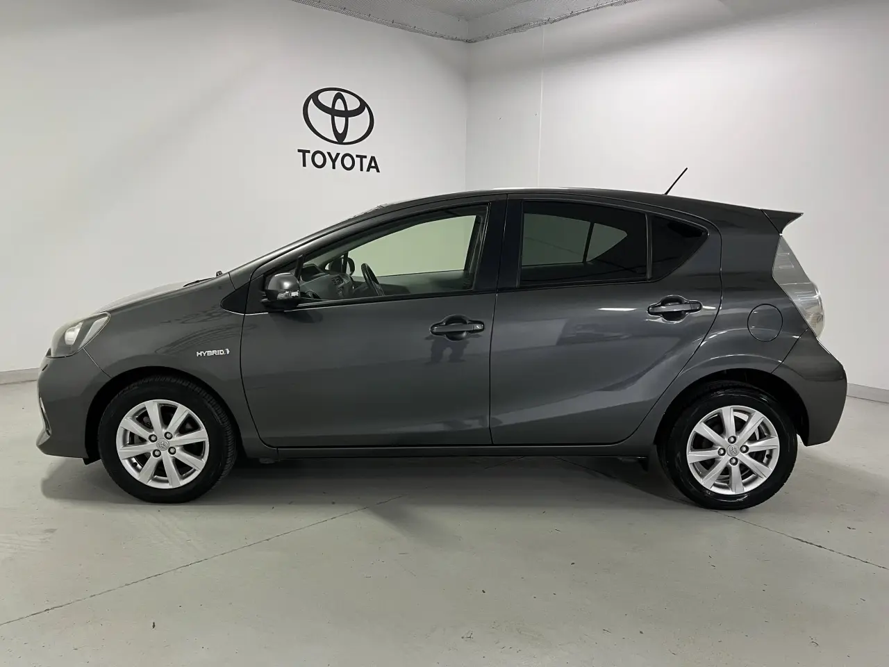 2013 TOYOTA PRIUS-C Gallery Image 9