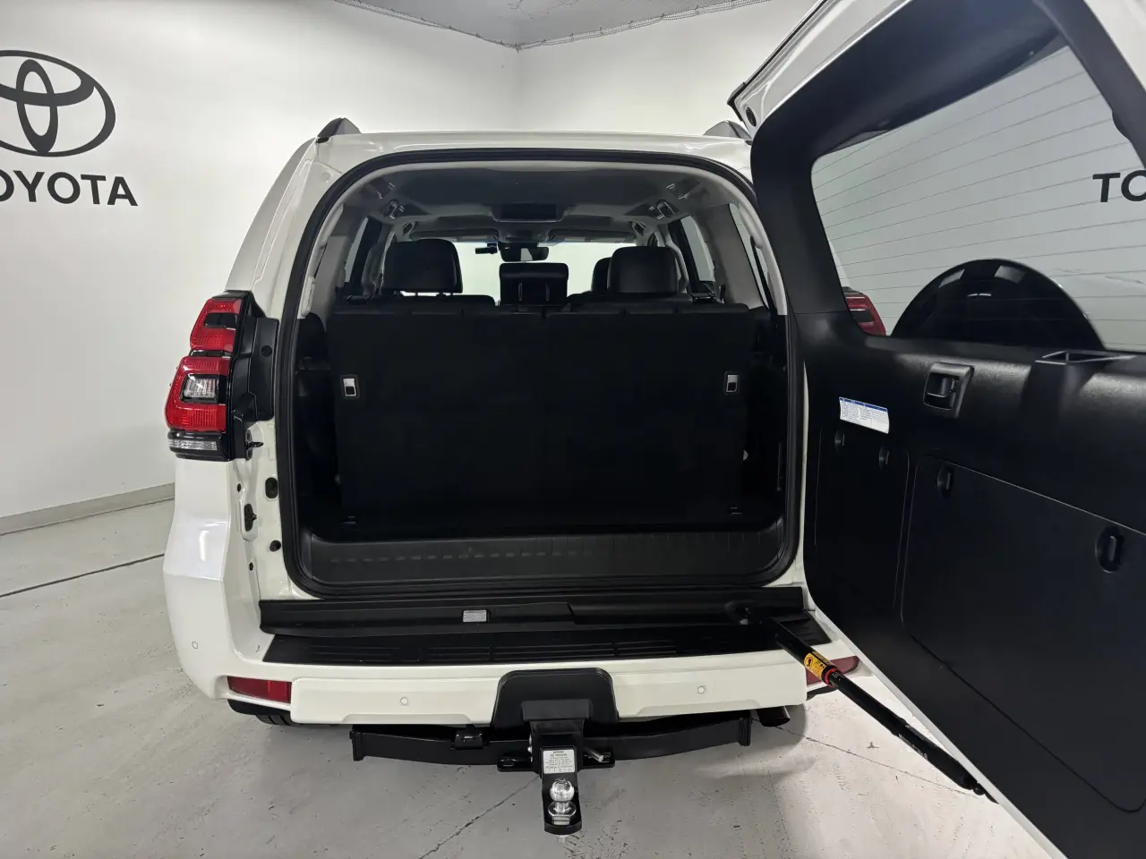 2019 TOYOTA PRADO Gallery Image 11