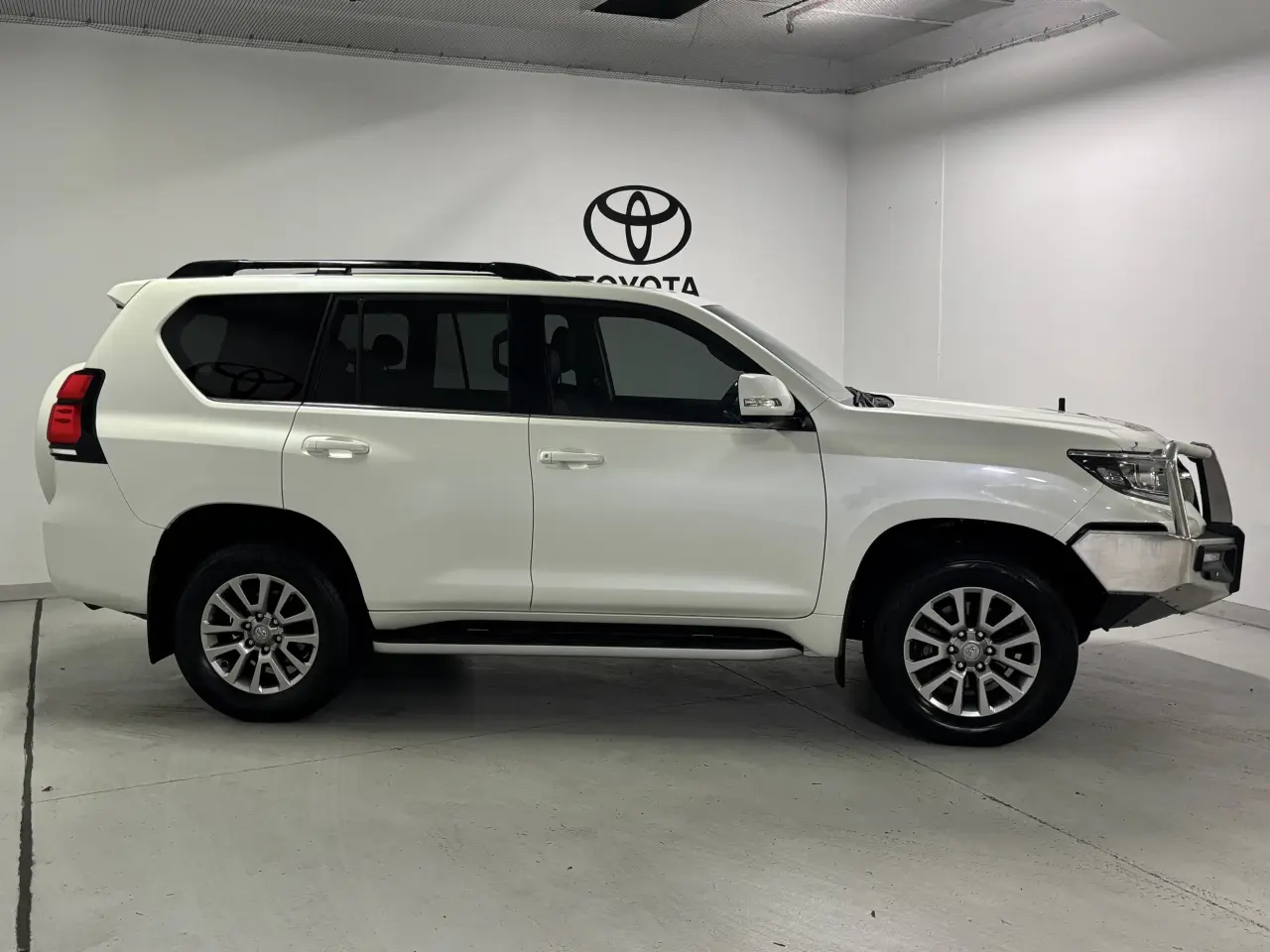 2019 TOYOTA PRADO Gallery Image 4