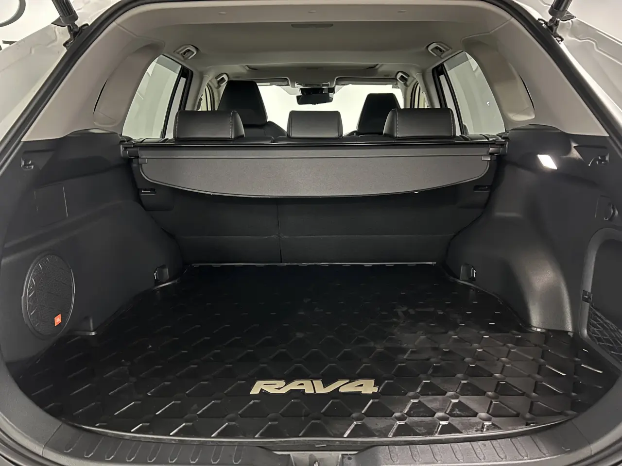 2023 TOYOTA RAV4 HYBRID Gallery Image 13