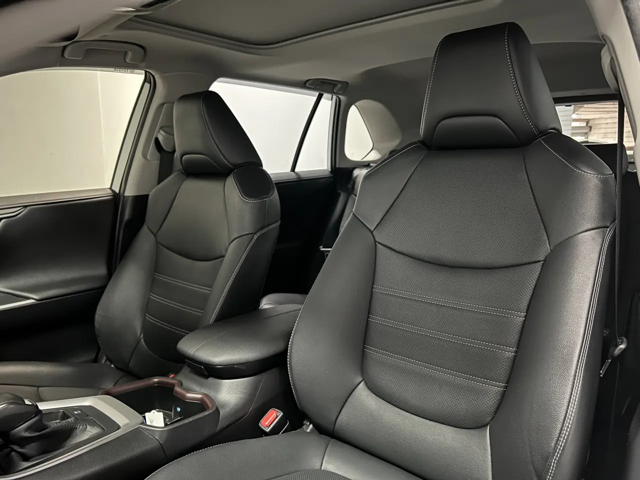 2023 TOYOTA RAV4 HYBRID Gallery Image 17