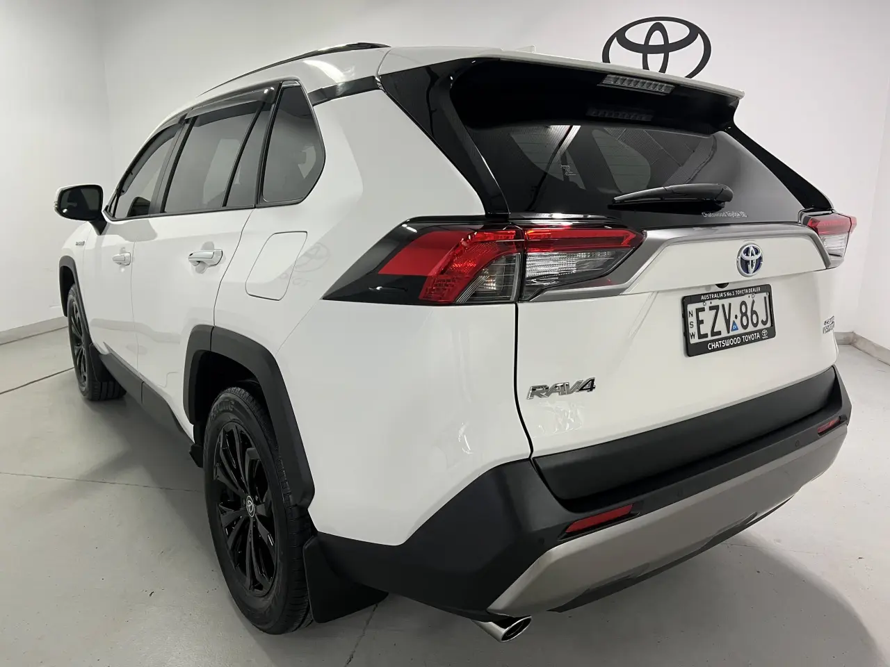 2023 TOYOTA RAV4 HYBRID Gallery Image 8