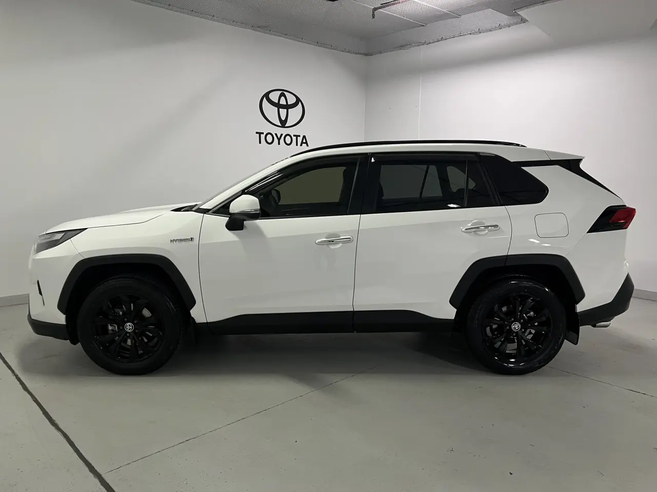 2023 TOYOTA RAV4 HYBRID Gallery Image 9