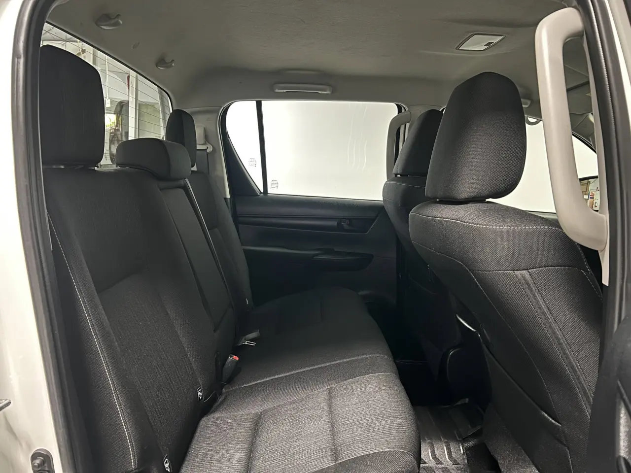 2019 TOYOTA HILUX Gallery Image 11