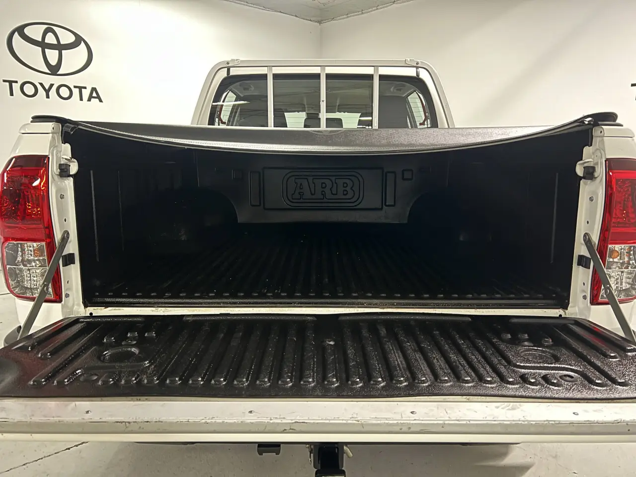 2019 TOYOTA HILUX Gallery Image 12