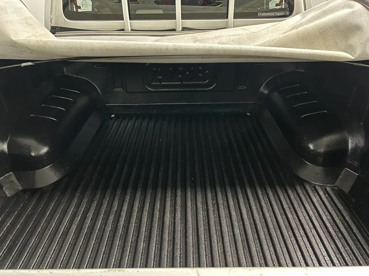 2019 TOYOTA HILUX Gallery Image 13