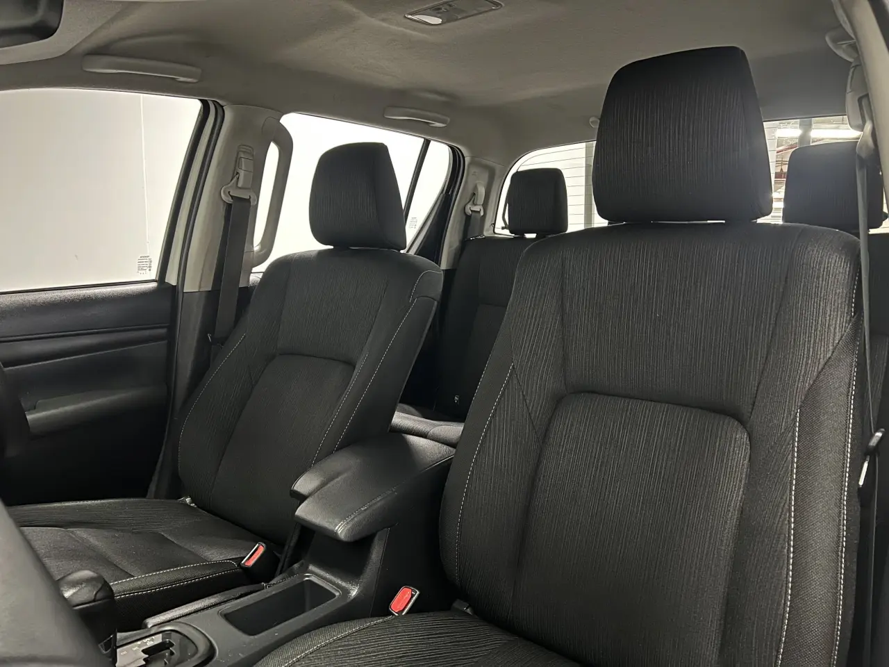 2019 TOYOTA HILUX Gallery Image 16
