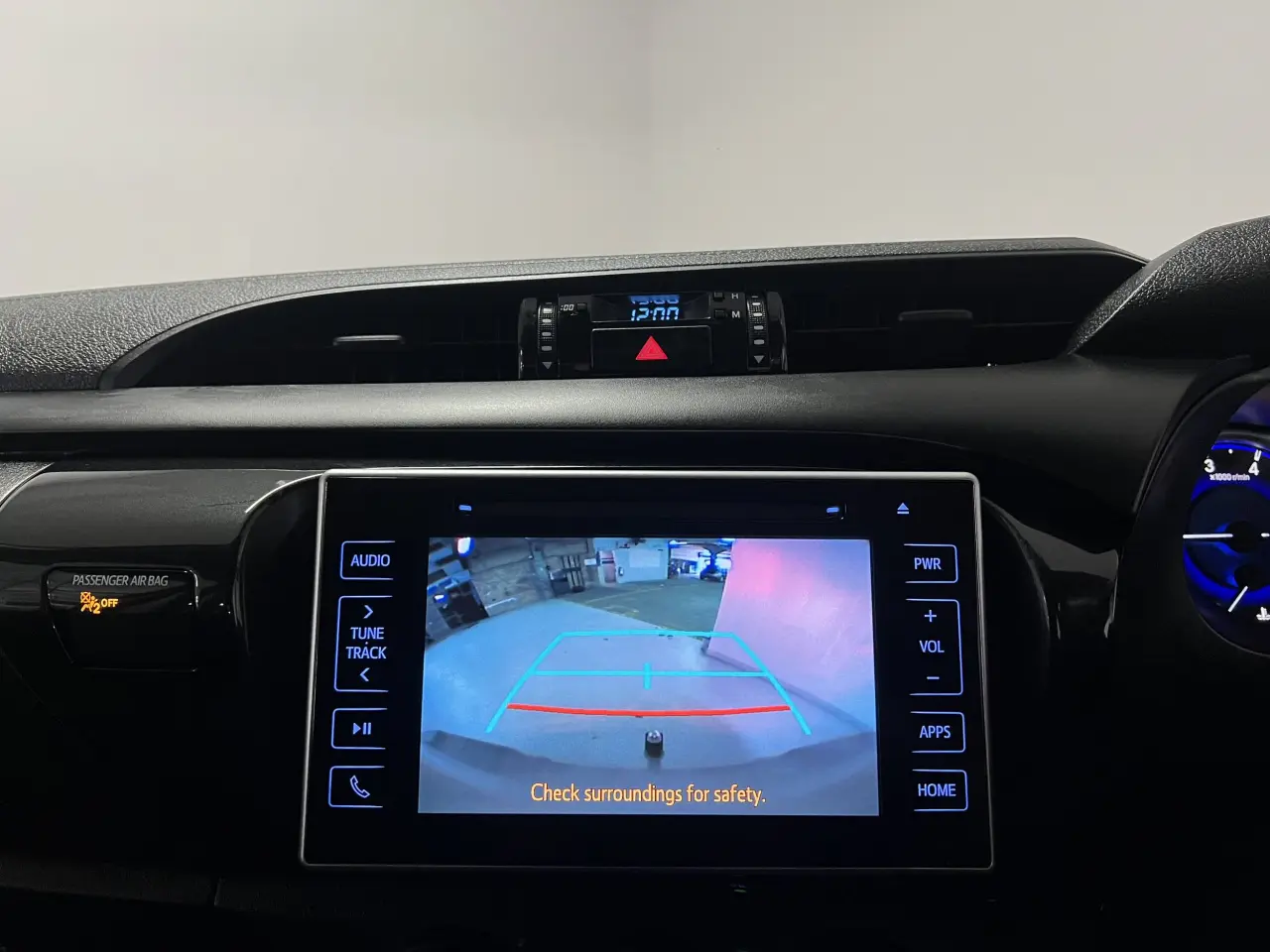 2019 TOYOTA HILUX Gallery Image 19