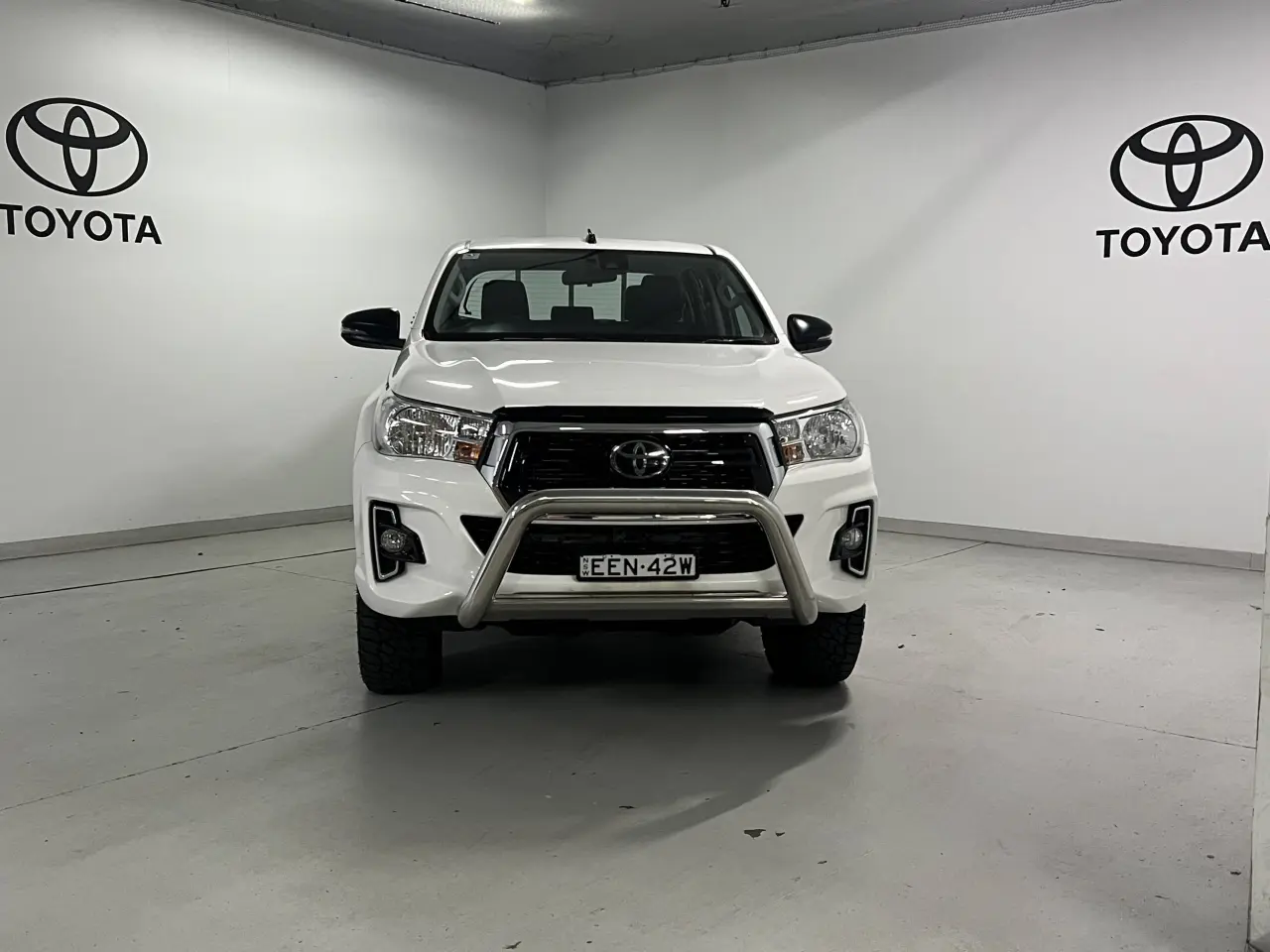 2019 TOYOTA HILUX Gallery Image 2