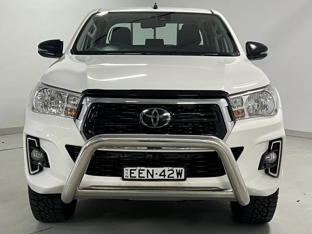2019 TOYOTA HILUX Gallery Image 3