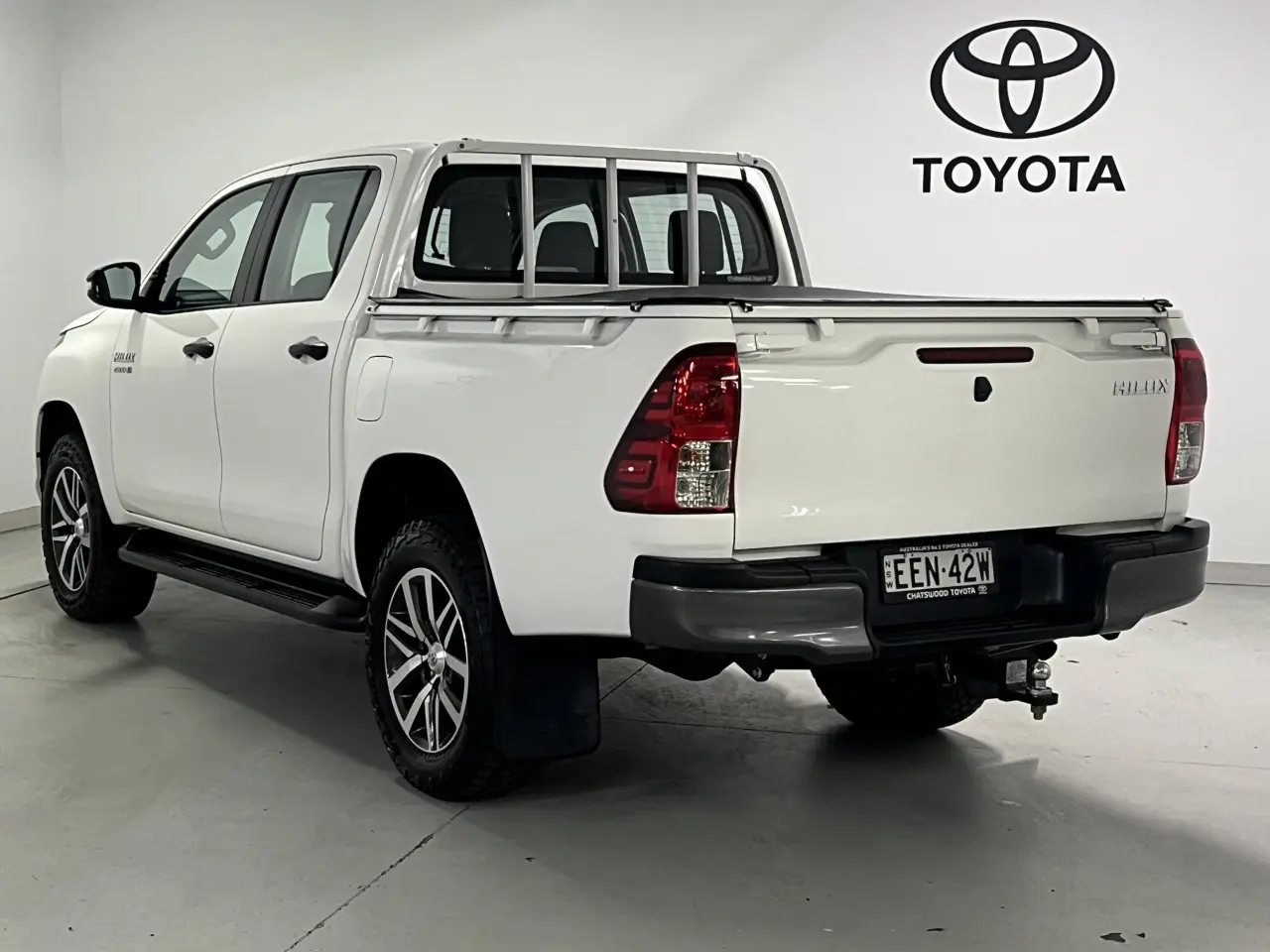 2019 TOYOTA HILUX Gallery Image 8