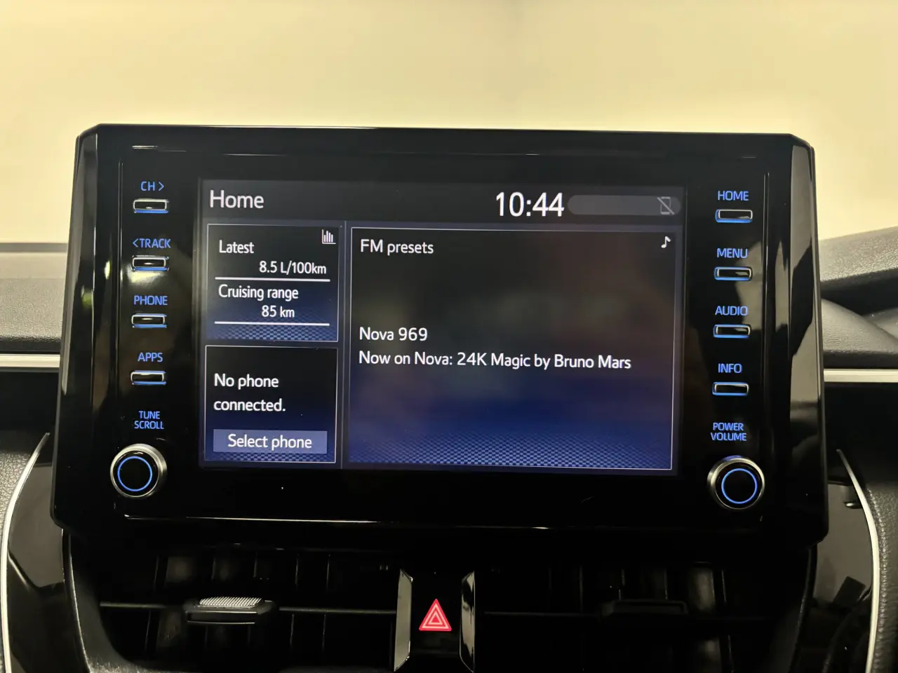 2021 TOYOTA COROLLA Gallery Image 17