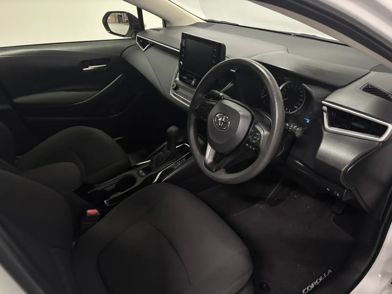 2021 TOYOTA COROLLA Gallery Image 9
