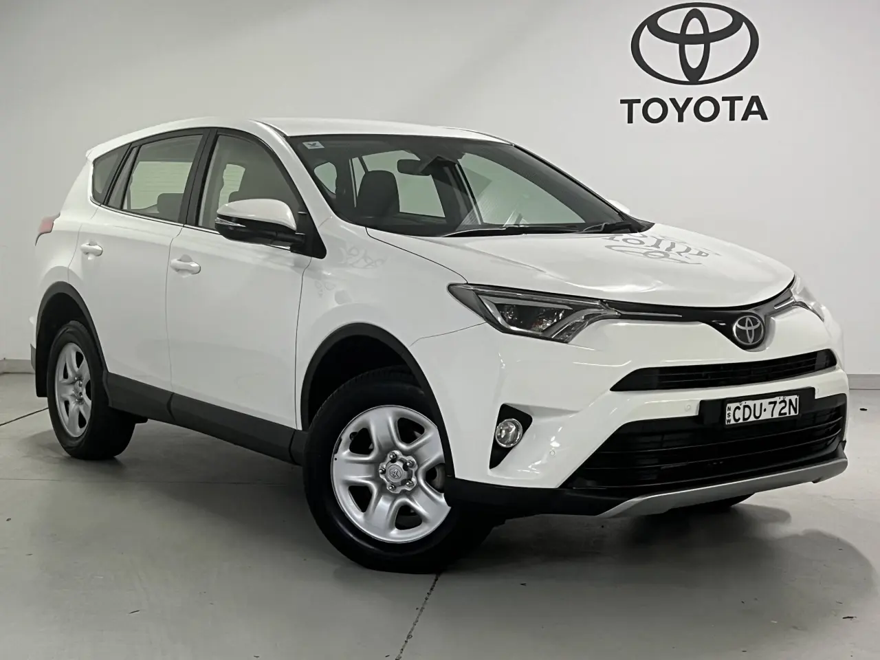 2017 TOYOTA RAV4 Gallery Image 1