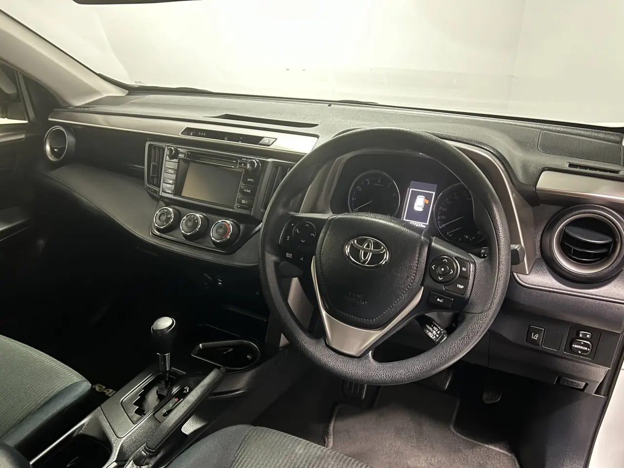 2017 TOYOTA RAV4 Gallery Image 10