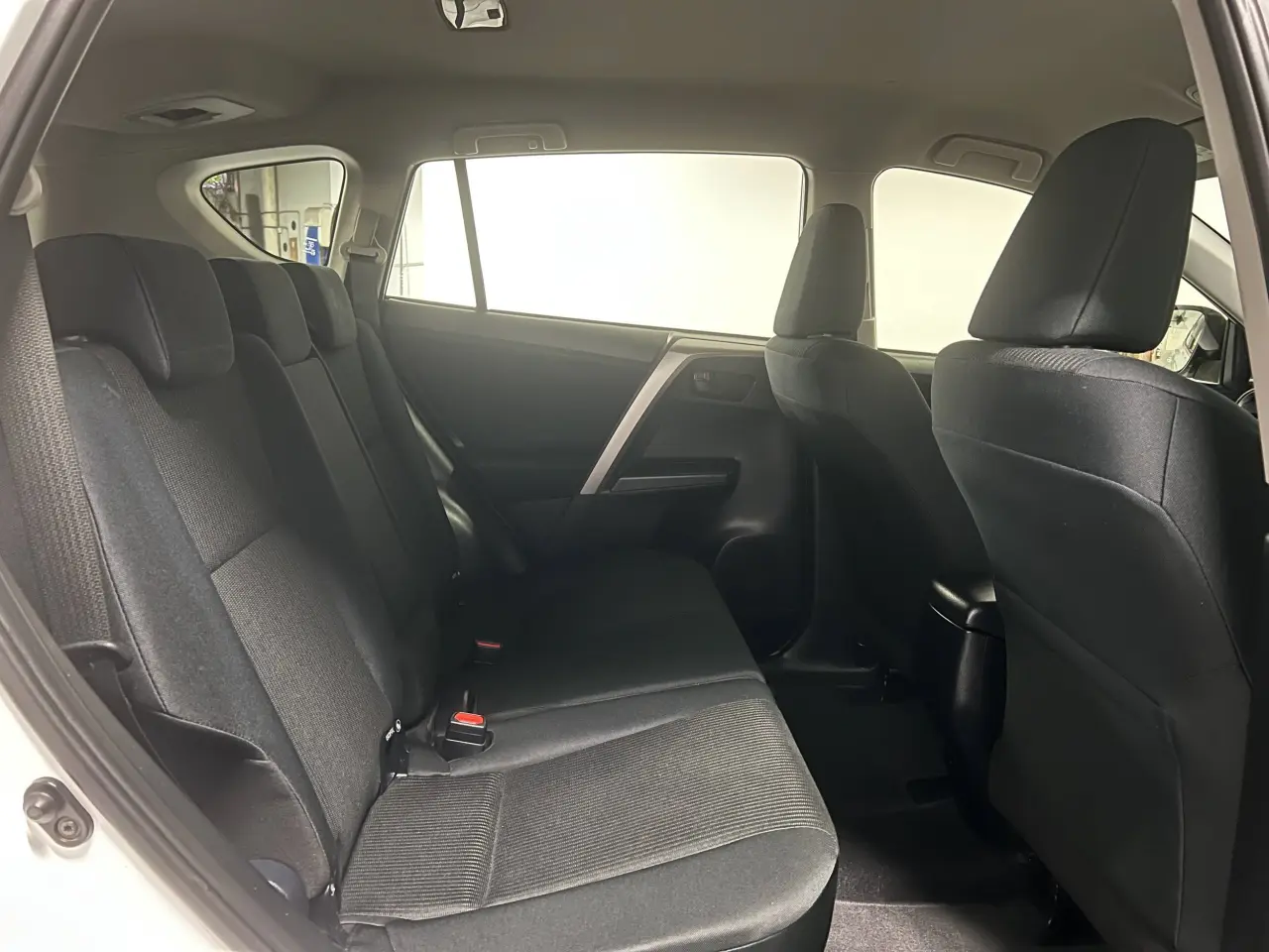 2017 TOYOTA RAV4 Gallery Image 11
