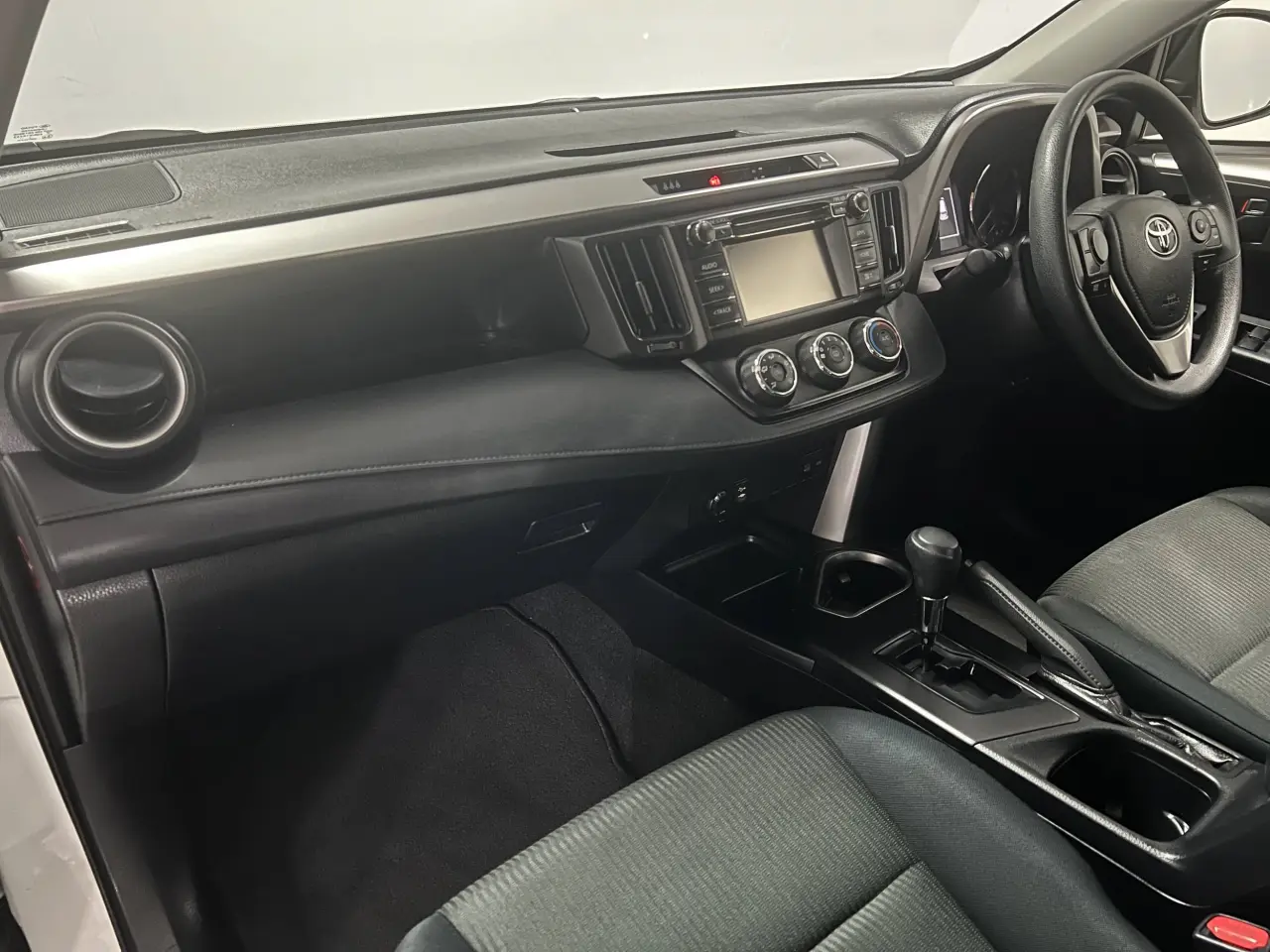 2017 TOYOTA RAV4 Gallery Image 14