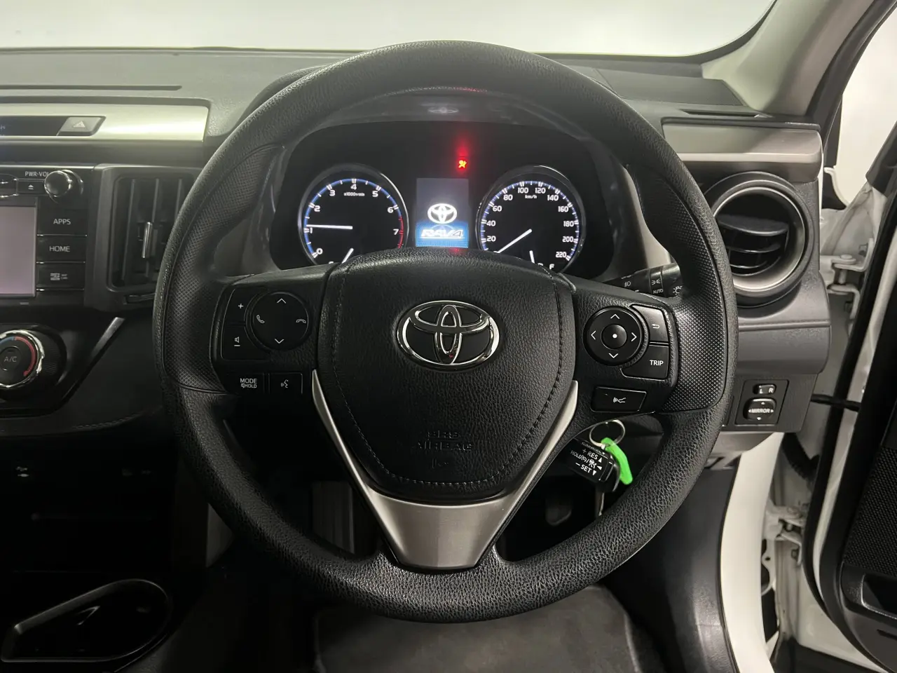 2017 TOYOTA RAV4 Gallery Image 16