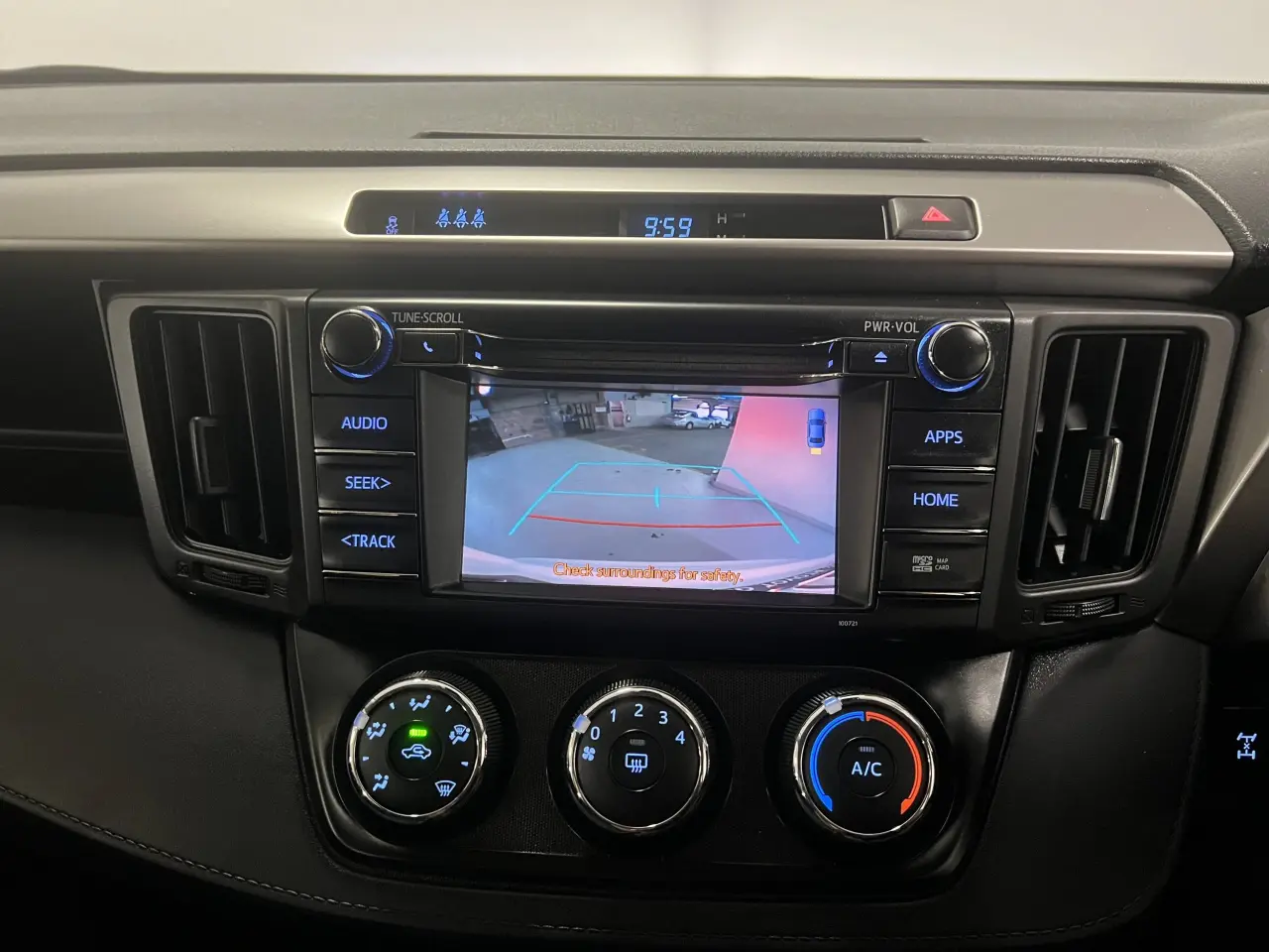 2017 TOYOTA RAV4 Gallery Image 18