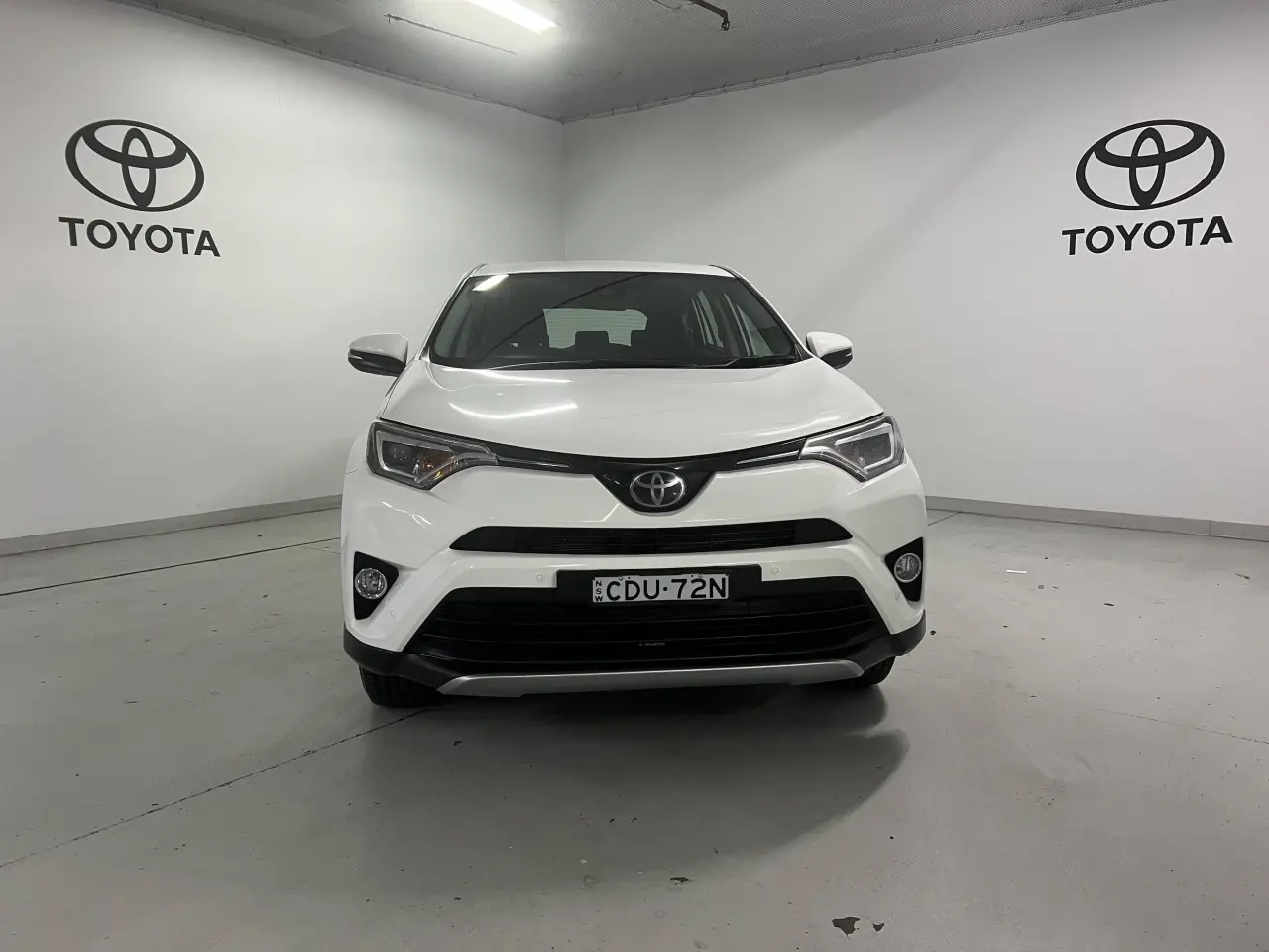 2017 TOYOTA RAV4 Gallery Image 2