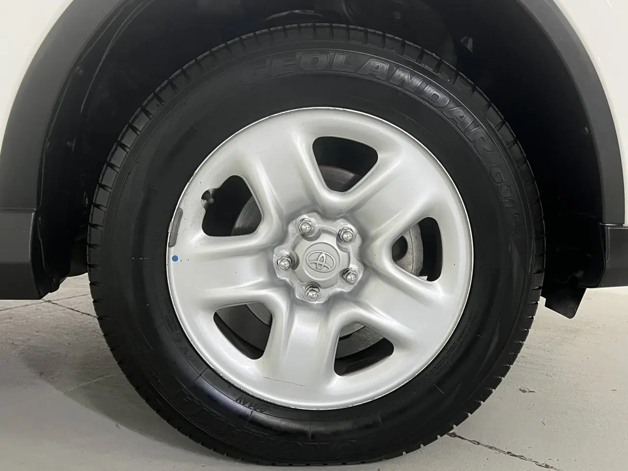 2017 TOYOTA RAV4 Gallery Image 5