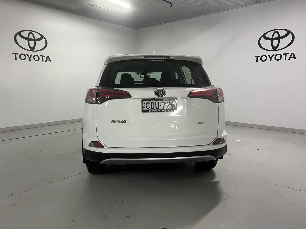 2017 TOYOTA RAV4 Gallery Image 6