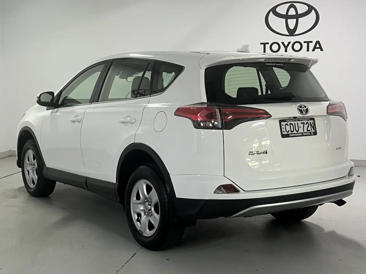 2017 TOYOTA RAV4 Gallery Image 8