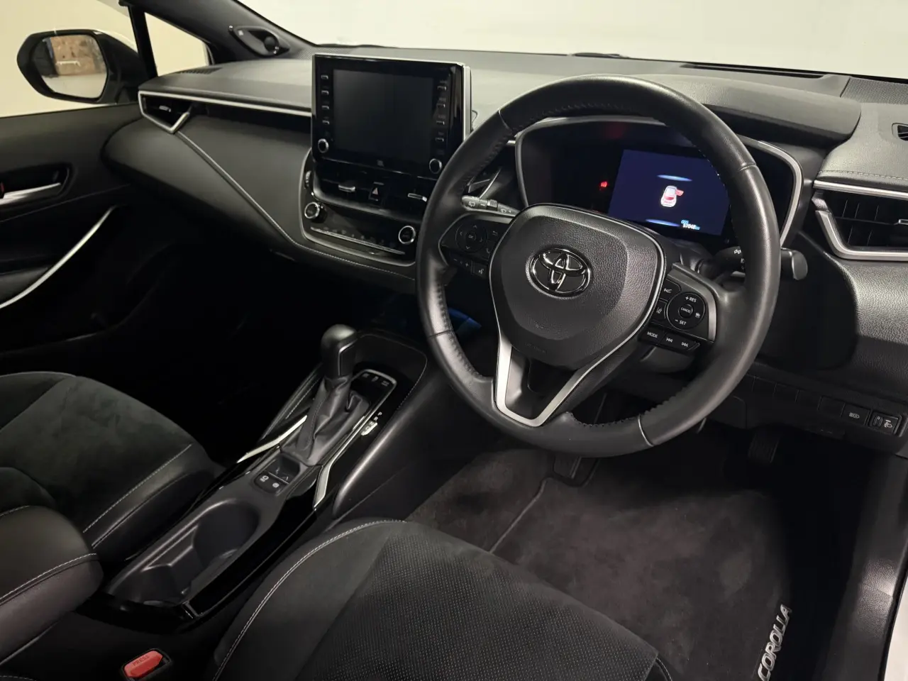 2021 TOYOTA COROLLA Gallery Image 10