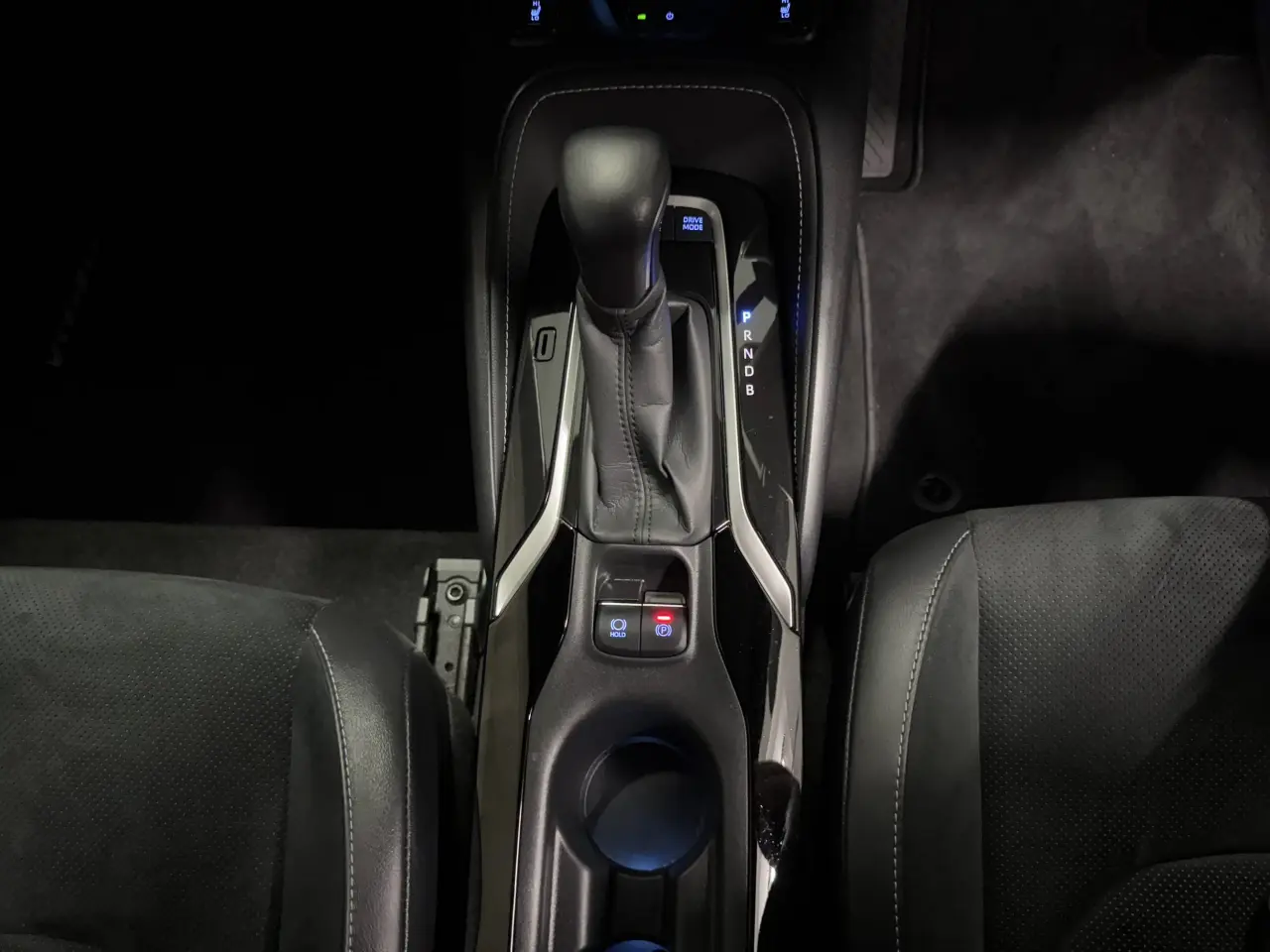 2021 TOYOTA COROLLA Gallery Image 18