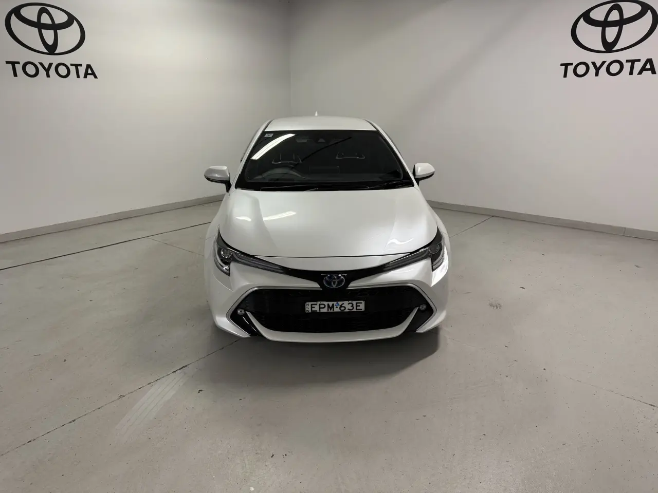 2021 TOYOTA COROLLA Gallery Image 2