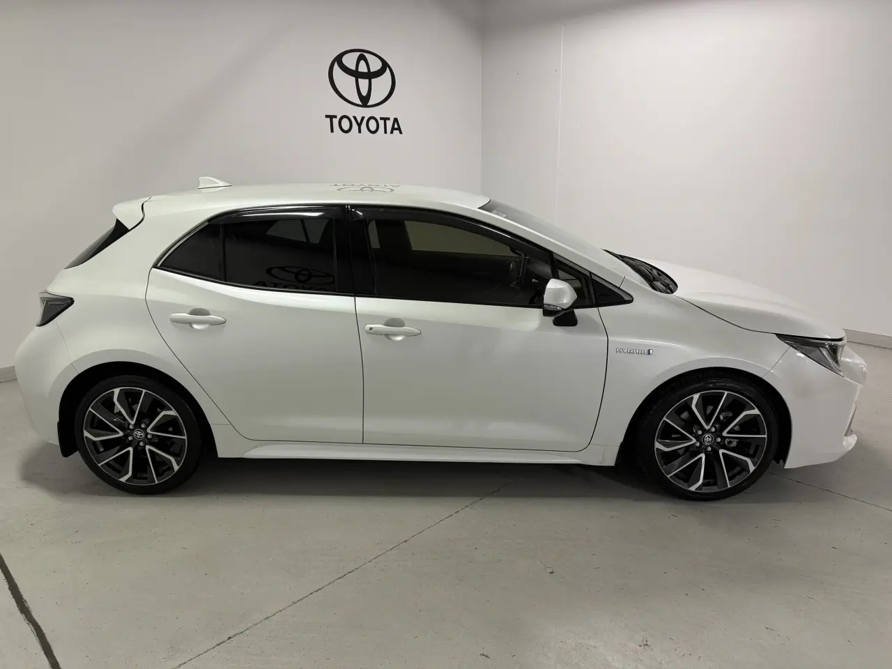 2021 TOYOTA COROLLA Gallery Image 4