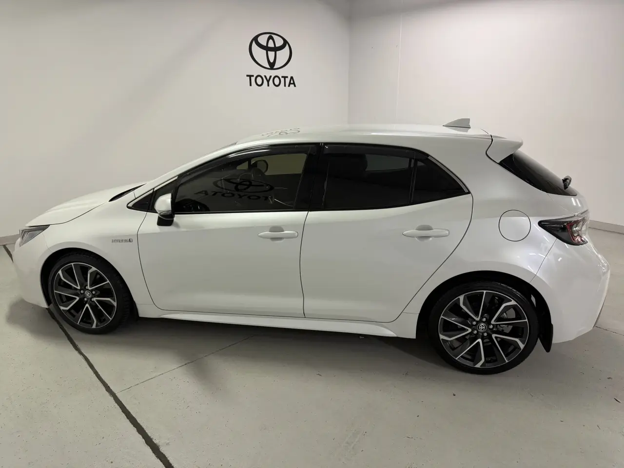 2021 TOYOTA COROLLA Gallery Image 9
