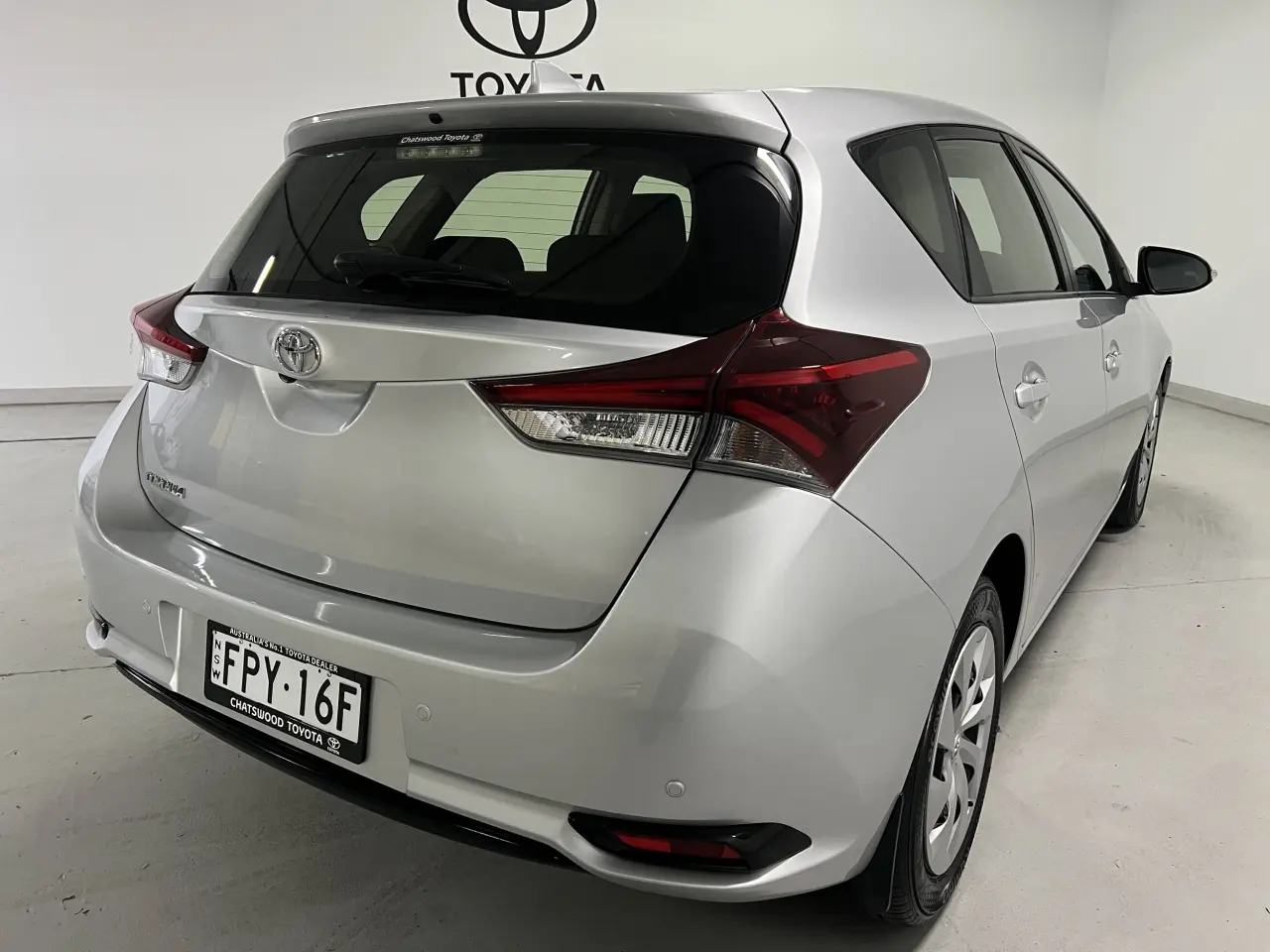 2015 TOYOTA COROLLA Gallery Image 10