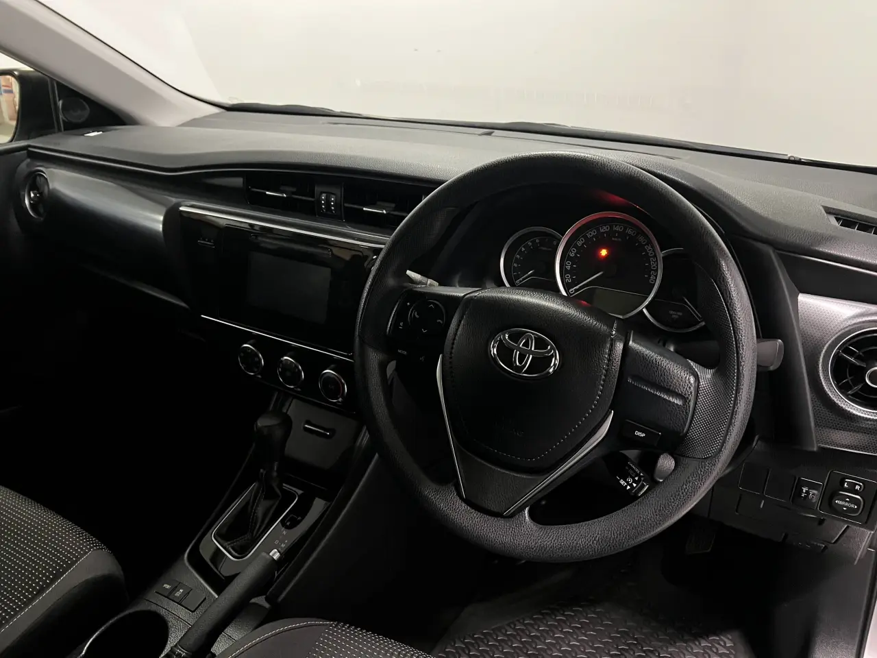 2015 TOYOTA COROLLA Gallery Image 11