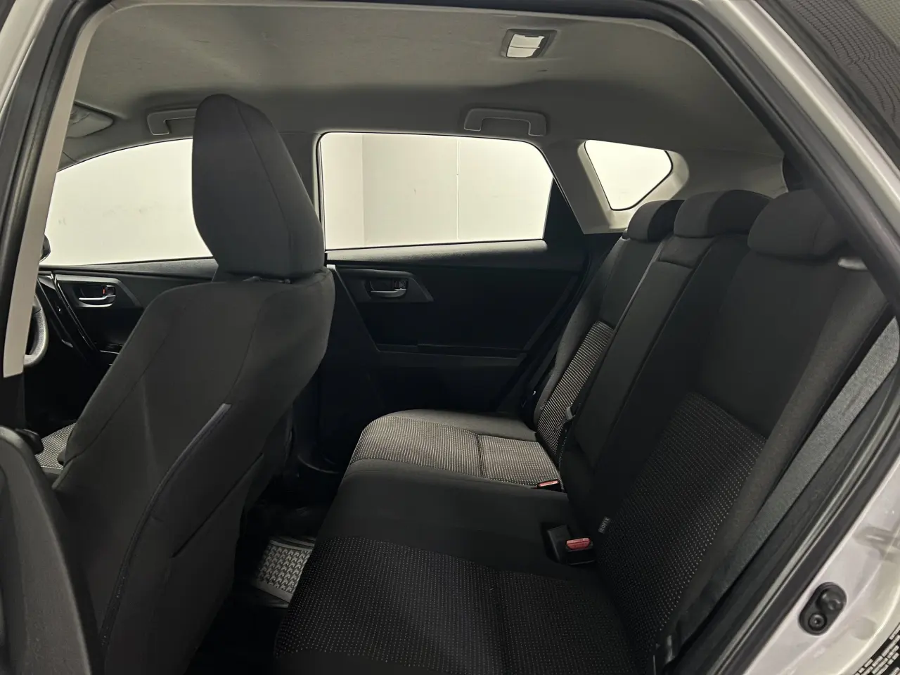 2015 TOYOTA COROLLA Gallery Image 14