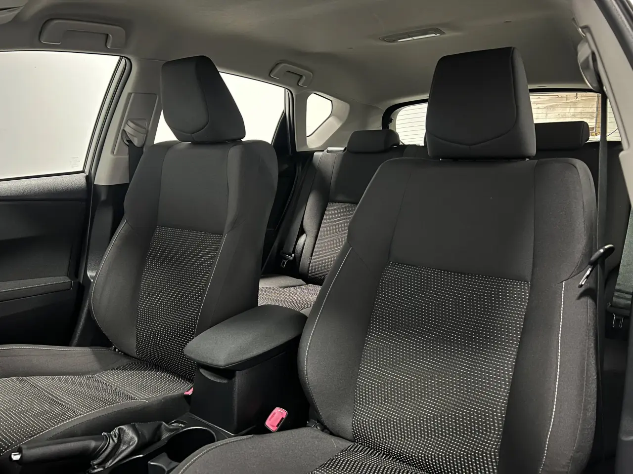 2015 TOYOTA COROLLA Gallery Image 16