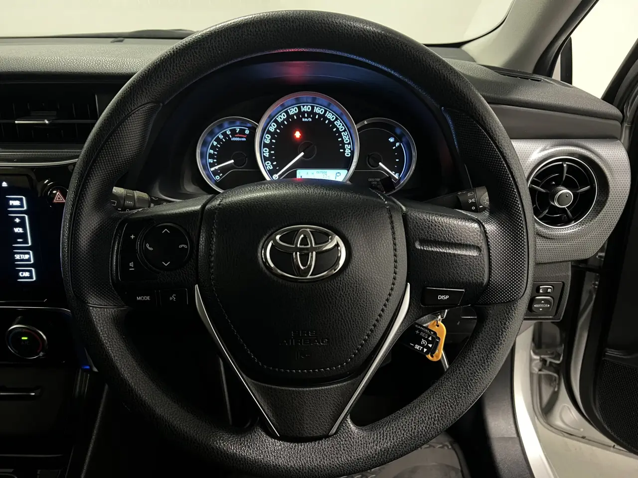 2015 TOYOTA COROLLA Gallery Image 17