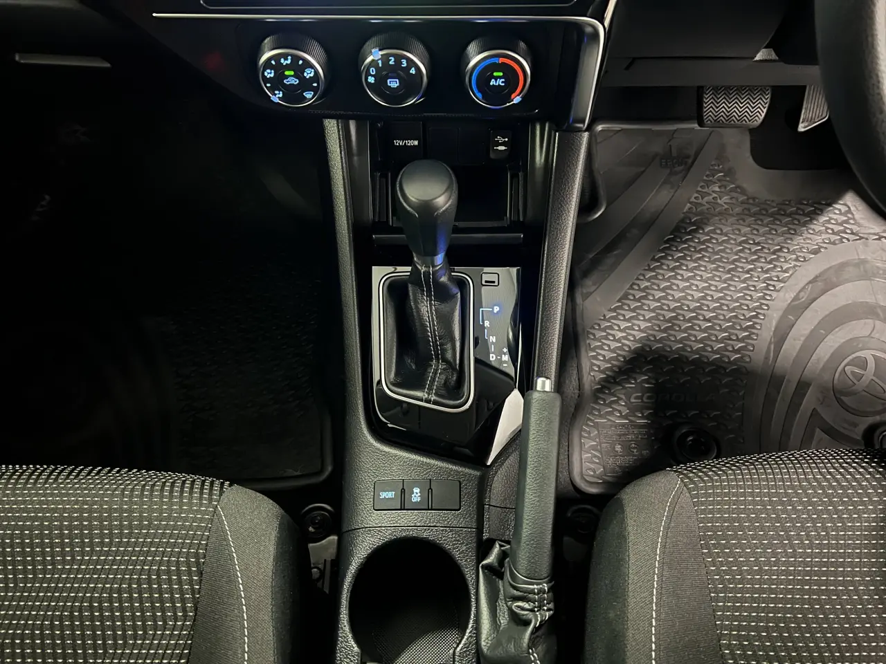 2015 TOYOTA COROLLA Gallery Image 20