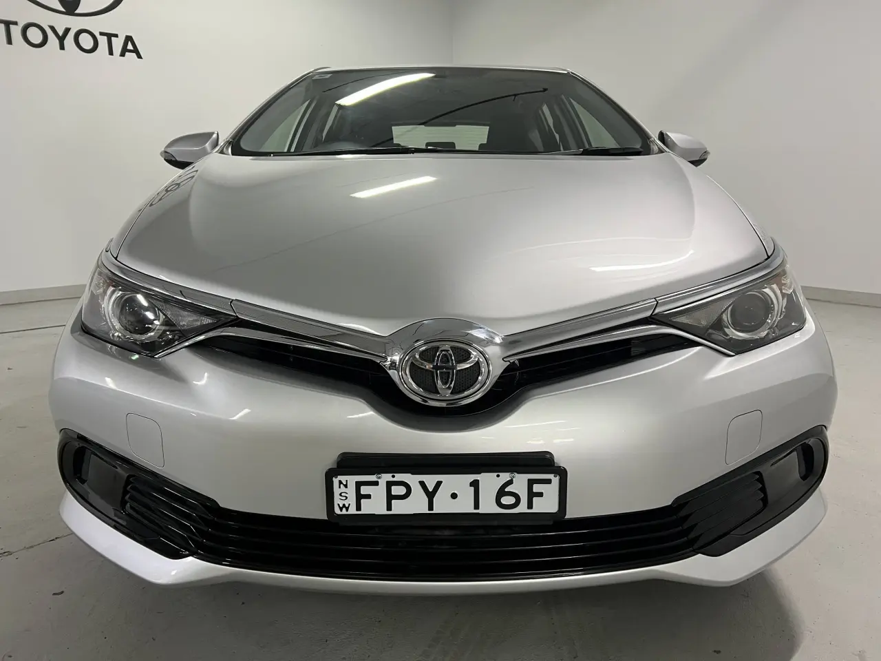 2015 TOYOTA COROLLA Gallery Image 3