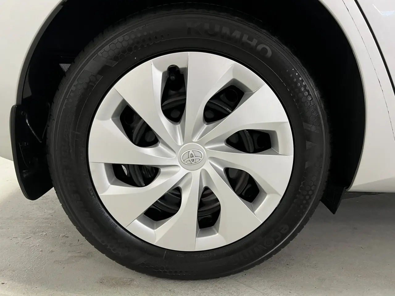 2015 TOYOTA COROLLA Gallery Image 5