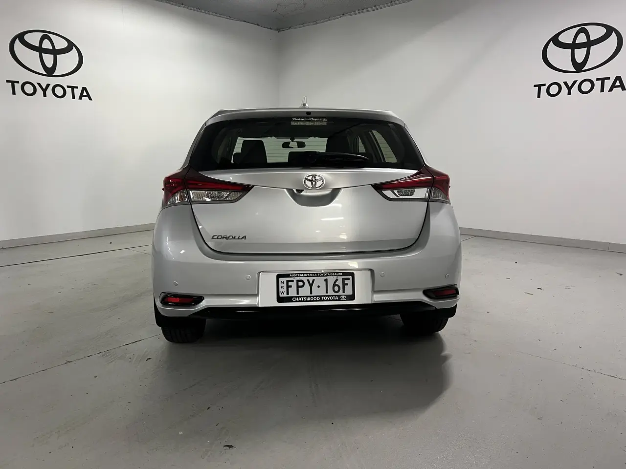 2015 TOYOTA COROLLA Gallery Image 6