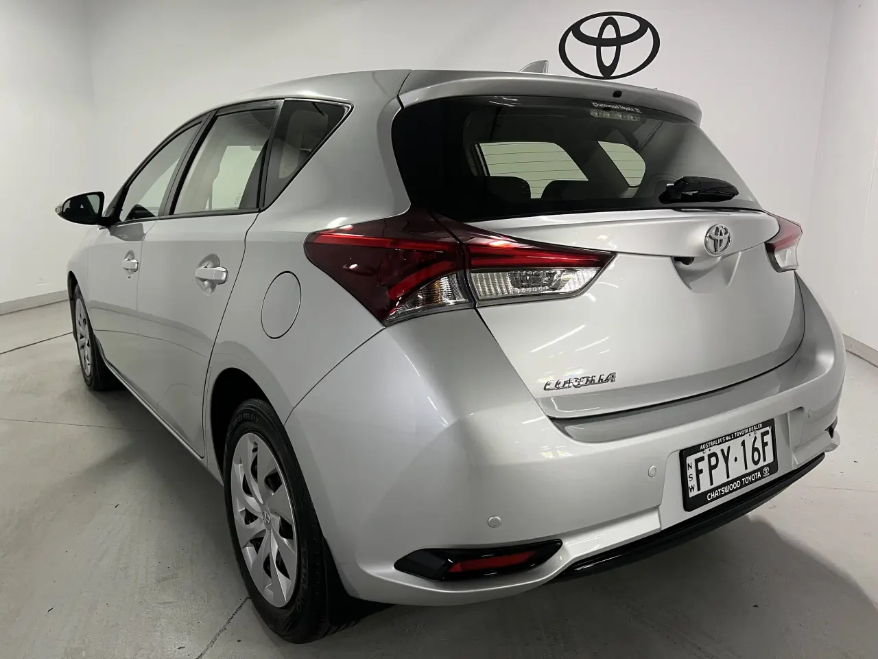 2015 TOYOTA COROLLA Gallery Image 8
