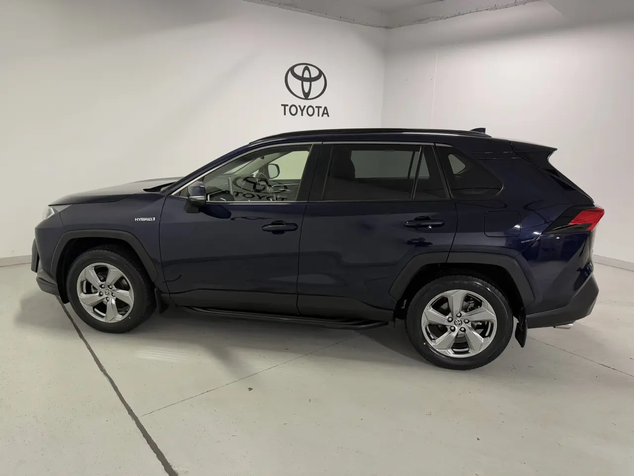 2020 TOYOTA RAV4 HYBRID Gallery Image 13