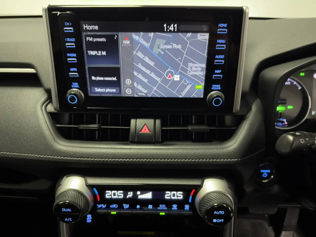 2020 TOYOTA RAV4 HYBRID Gallery Image 18