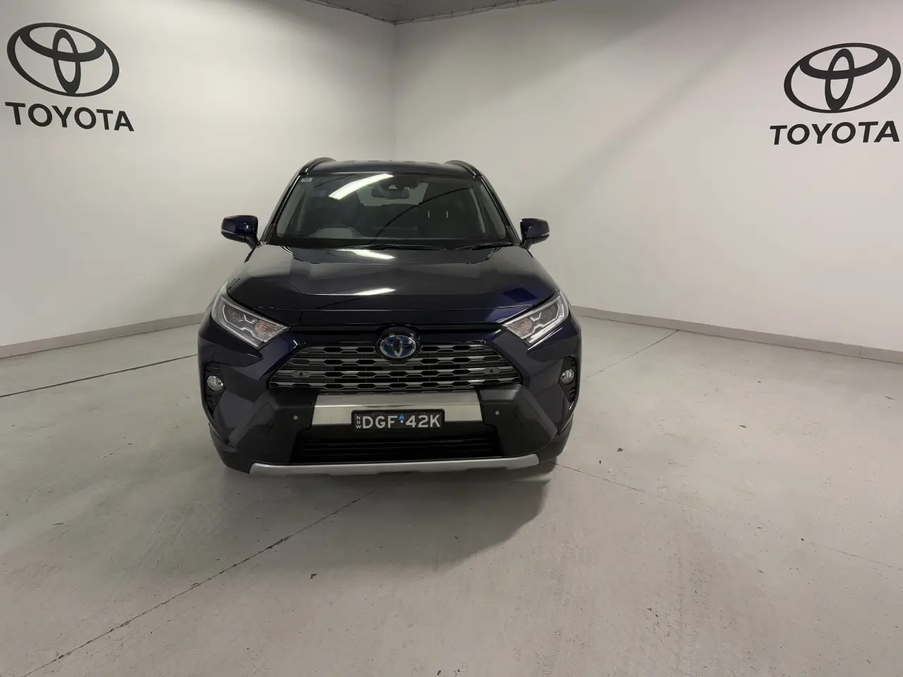 2020 TOYOTA RAV4 HYBRID Gallery Image 2