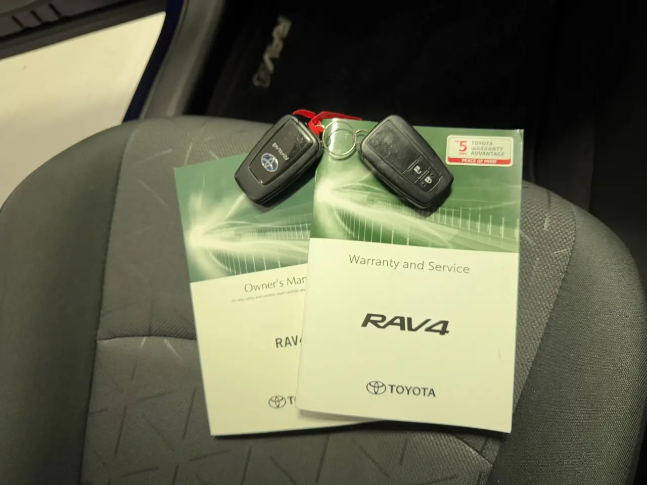 2020 TOYOTA RAV4 HYBRID Gallery Image 20