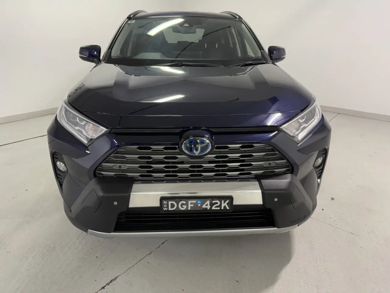 2020 TOYOTA RAV4 HYBRID Gallery Image 3