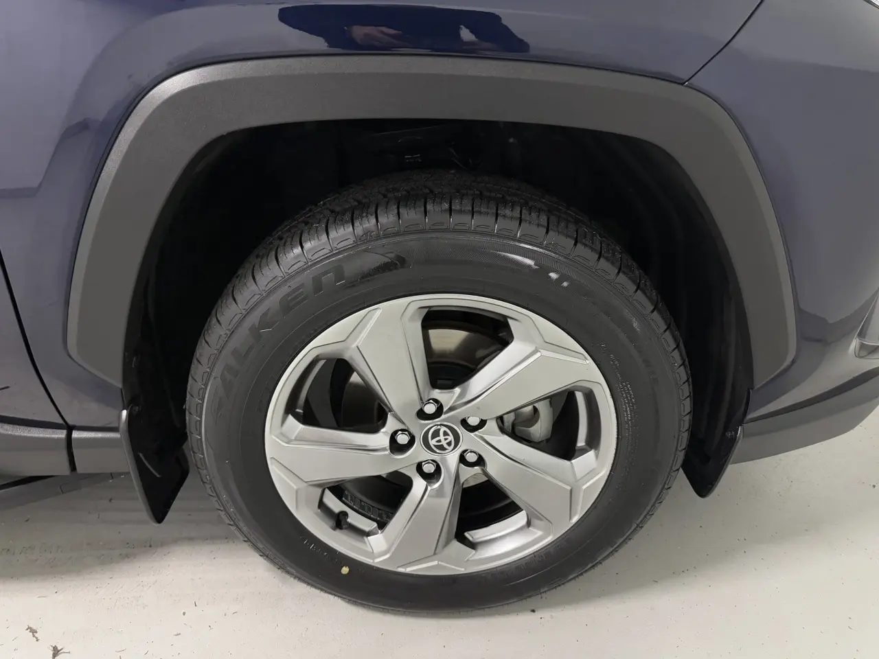 2020 TOYOTA RAV4 HYBRID Gallery Image 5